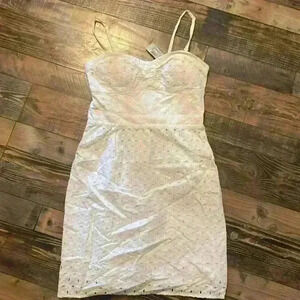 NWT American Eagle women’s size 6 can remove straps to make strapless!
